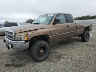 ✅ 2001 Dodge 2500 • VIN: 1B7KF23631J529098 • Lot: 81674595. Wystawiony na Copart z przebiegiem 400 626 mil. Bezpłatny archiwum sprzedaży aukcyjnych z USA i szczegółowy raport historii pojazdu na DreamBid. Zdjęcie 1.