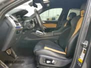 ✅ 2022 BMW X6 M • VIN: 5YMCY0C02N9L05849 • Lot: 50930984. Wystawiony na Copart z przebiegiem 11 766 mil. Bezpłatny archiwum sprzedaży aukcyjnych z USA i szczegółowy raport historii pojazdu na DreamBid. Zdjęcie 7.