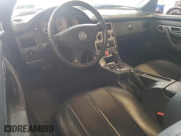 ✅ 2001 Mercedes-Benz SLK 230 Kompressor • VIN: WDBKK49F31F234132 • Lot: 69371255. Listed on Copart with 153,880 mi. Free auction sales archive from the USA and detailed vehicle history report at DreamBid. Image 8.