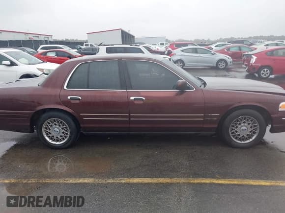 ✅ 2002 Ford Crown Victoria Standard • VIN: 2FAFP73WX2X160072 • Lot: 43537967. Wystawiony na IAAI z przebiegiem 115 591 mil. Bezpłatny archiwum sprzedaży aukcyjnych z USA i szczegółowy raport historii pojazdu na DreamBid. Zdjęcie 13.