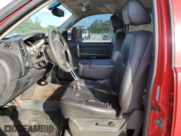 ✅ 2008 Chevrolet Silverado 2500HD LTZ • VIN: 1GCHK23K58F203528 • Lot: 93248955. Wystawiony na Copart z przebiegiem 294 067 mil. Bezpłatny archiwum sprzedaży aukcyjnych z USA i szczegółowy raport historii pojazdu na DreamBid. Zdjęcie 7.