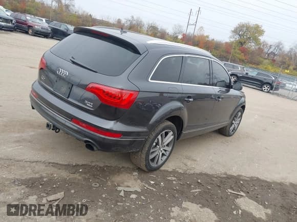 ✅ 2015 Audi Q7 Premium Plus • VIN: WA1LGAFE6FD018404 • Lot: 43781827. Wystawiony na IAAI z przebiegiem 161 962 mil. Bezpłatny archiwum sprzedaży aukcyjnych z USA i szczegółowy raport historii pojazdu na DreamBid. Zdjęcie 4.