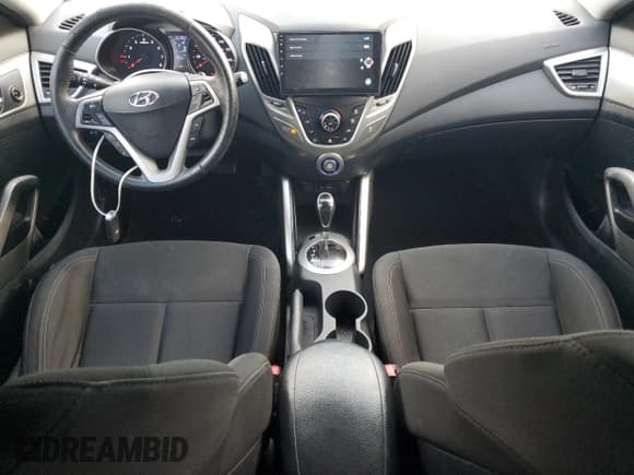 ✅ 2013 Hyundai Veloster w/Black Int • VIN: KMHTC6AD5DU128883 • Lot: 90024835. Wystawiony na Copart z przebiegiem 75 795 mil. Bezpłatny archiwum sprzedaży aukcyjnych z USA i szczegółowy raport historii pojazdu na DreamBid. Zdjęcie 8.