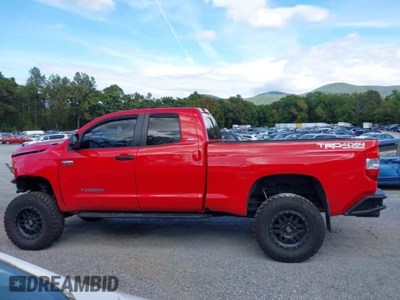 ✅ 2016 Toyota Tundra SR5 • VIN: 5TFUW5F11GX564125 • Lot: 43239124. Listed on IAAI with 83,457 mi. Free auction sales archive from the USA and detailed vehicle history report at DreamBid. Image 15.