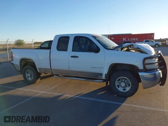 ✅ 2008 Chevrolet Silverado 2500HD Work Truck • VIN: 1GCHK29K68E146429 • Lot: 43489132. Wystawiony na IAAI z przebiegiem 248 399 mil. Bezpłatny archiwum sprzedaży aukcyjnych z USA i szczegółowy raport historii pojazdu na DreamBid. Zdjęcie 13.