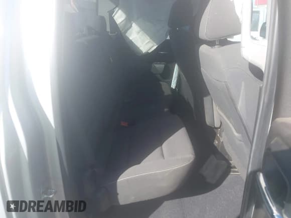 ✅ 2019 Chevrolet Silverado 1500 LT • VIN: 2GCRCPECXK1154992 • Lot: 43507958. Wystawiony na IAAI z przebiegiem 117 450 mil. Bezpłatny archiwum sprzedaży aukcyjnych z USA i szczegółowy raport historii pojazdu na DreamBid. Zdjęcie 8.