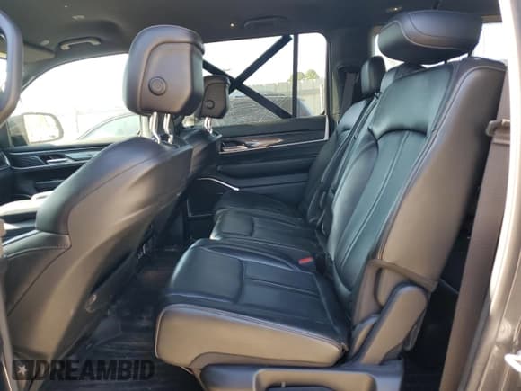 ✅ 2022 Jeep Wagoneer Series I • VIN: 1C4SJUAT9NS213210 • Lot: 48498655. Listed on Copart with 62,413 mi. Free auction sales archive from the USA and detailed vehicle history report at DreamBid. Image 11.