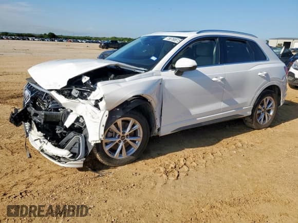 ✅ 2023 Audi Q3 S line Premium • VIN: WA1DECF35P1054849 • Lot: 58766615. Wystawiony na Copart z przebiegiem 43 588 mil. Bezpłatny archiwum sprzedaży aukcyjnych z USA i szczegółowy raport historii pojazdu na DreamBid. Zdjęcie 1.