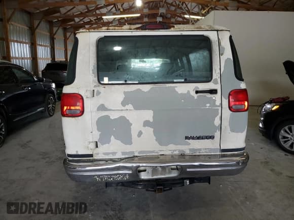 ✅ 2002 Dodge Passenger • VIN: 2B5WB35Y92K109605 • Lot: 81635945. Wystawiony na Copart z przebiegiem Nie podano. Bezpłatny archiwum sprzedaży aukcyjnych z USA i szczegółowy raport historii pojazdu na DreamBid. Zdjęcie 6.