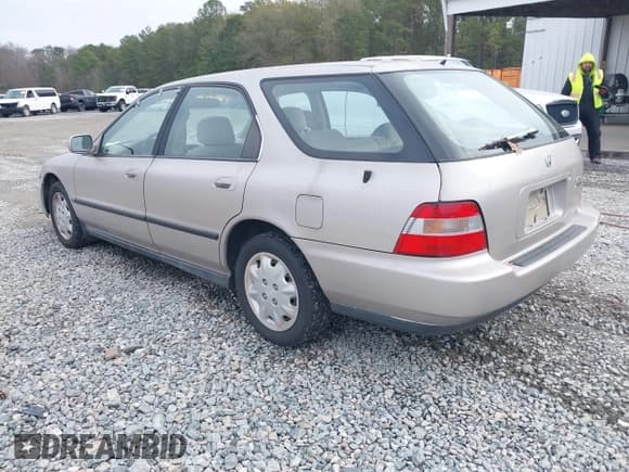 ✅ 1997 Honda Accord LX • VIN: 1HGCE1821VA008895 • Lot: 43836266. Listed on IAAI with 269,161 mi. Free auction sales archive from the USA and detailed vehicle history report at DreamBid. Image 3.