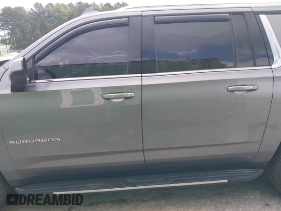 ✅ 2021 Chevrolet Suburban LT • VIN: 1GNSKCKD6MR400948 • Lot: 42625415. Wystawiony na IAAI z przebiegiem 92 589 mil. Bezpłatny archiwum sprzedaży aukcyjnych z USA i szczegółowy raport historii pojazdu na DreamBid. Zdjęcie 14.