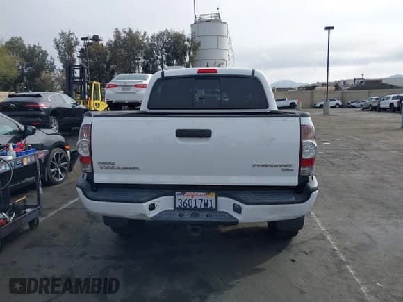 ✅ 2015 Toyota Tacoma PreRunner • VIN: 3TMJU4GN4FM189663 • Lot: 41488207. Wystawiony na IAAI z przebiegiem 98 868 mil. Bezpłatny archiwum sprzedaży aukcyjnych z USA i szczegółowy raport historii pojazdu na DreamBid. Zdjęcie 16.