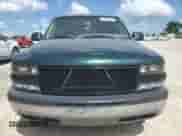 2001 Chevrolet Suburban LS z VIN 3GNEC16TX1G199311, wystawiony jako Copart lot #59264024 z przebiegiem 277 997 mil mil oraz Czysty tytuł • Clean title. Historia ofert i sprzedaży dostępna na DreamBid. Obrazek 5.