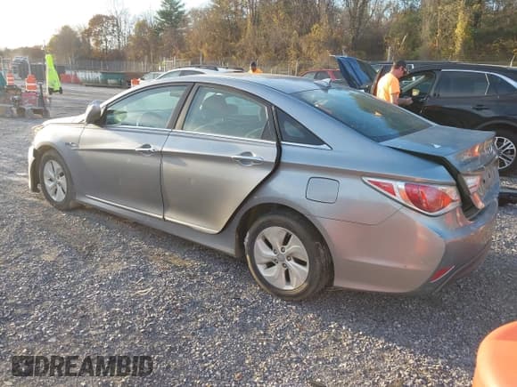✅ 2015 Hyundai Sonata • VIN: KMHEC4A46FA137206 • Lot: 43632486. Wystawiony na IAAI z przebiegiem 268 869 mil. Bezpłatny archiwum sprzedaży aukcyjnych z USA i szczegółowy raport historii pojazdu na DreamBid. Zdjęcie 3.