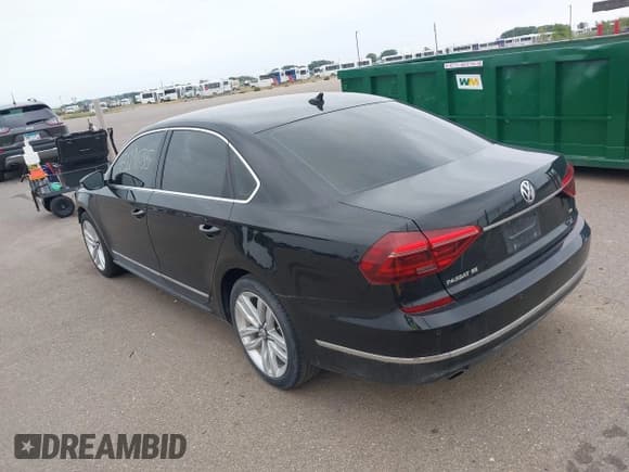 ✅ 2017 Volkswagen Passat SE • VIN: 1VWGT7A37HC063658 • Лот: 43119635. Опубликован ранее на IAAI с пробегом 95 974 миль. Бесплатный доступ к архиву аукционных продаж из США и подробный отчёт об истории автомобиля на DreamBid. Изображение 3.