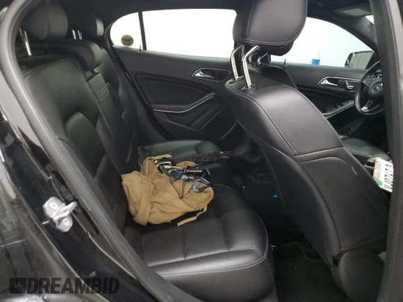 ✅ 2020 Mercedes-Benz GLA 250 • VIN: WDCTG4GB9LJ665401 • Lot: 84464575. Wystawiony na Copart z przebiegiem 212 632 mil. Bezpłatny archiwum sprzedaży aukcyjnych z USA i szczegółowy raport historii pojazdu na DreamBid. Zdjęcie 11.