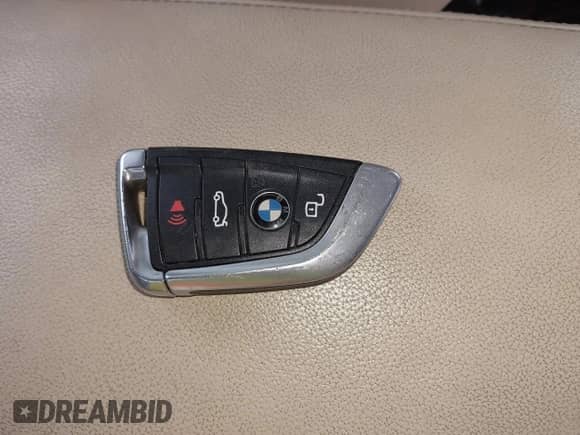 2019 BMW 3 Series 330i xDrive z VIN WBA5R7C54KFH02303, wystawiony jako IAAI lot #43261966 z przebiegiem 87 214 mil mil oraz . Historia ofert i sprzedaży dostępna na DreamBid. Obrazek 11.