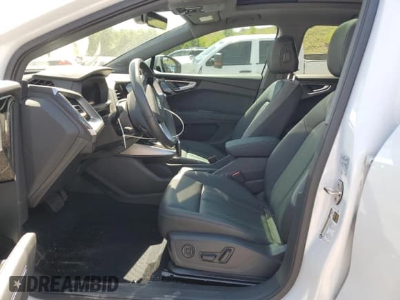 ✅ 2024 Audi Q4 e-tron Premium Plus • VIN: WA1LUBFZ2RP040047 • Lot: 63267785. Listed on Copart with 4,005 mi. Free auction sales archive from the USA and detailed vehicle history report at DreamBid. Image 7.