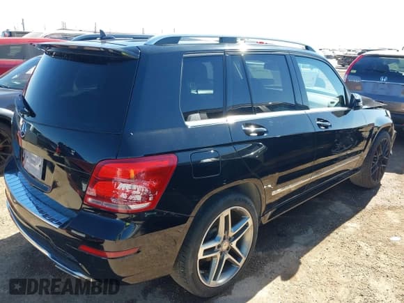 ✅ 2015 Mercedes-Benz GLK 350 • VIN: WDCGG5HB4FG338718 • Лот: 43650420. Опубликован ранее на IAAI с пробегом 230 747 миль. Бесплатный доступ к архиву аукционных продаж из США и подробный отчёт об истории автомобиля на DreamBid. Изображение 4.