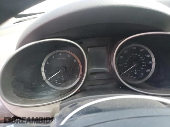 ✅ 2017 Hyundai Santa Fe 2.4L • VIN: 5NMZT3LB3HH009378 • Лот: 81868275. Опубликован ранее на Copart с пробегом Не указан. Бесплатный доступ к архиву аукционных продаж из США и подробный отчёт об истории автомобиля на DreamBid. Изображение 9.