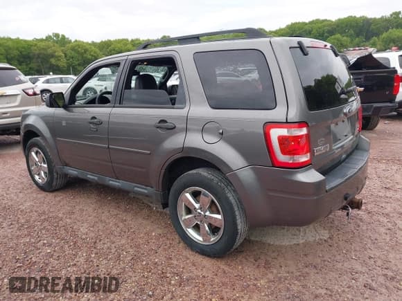 ✅ 2012 Ford Escape XLT • VIN: 1FMCU9DGXCKC23955 • Lot: 42277339. Listed on IAAI with 181,738 mi. Free auction sales archive from the USA and detailed vehicle history report at DreamBid. Image 3.