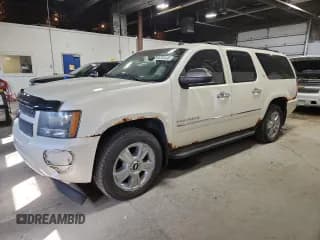 ✅ 2010 Chevrolet Suburban LTZ • VIN: 1GNUKKE34AR146562 • Lot: 84705435. Wystawiony na Copart z przebiegiem 233 739 mil. Bezpłatny archiwum sprzedaży aukcyjnych z USA i szczegółowy raport historii pojazdu na DreamBid. Zdjęcie 1.