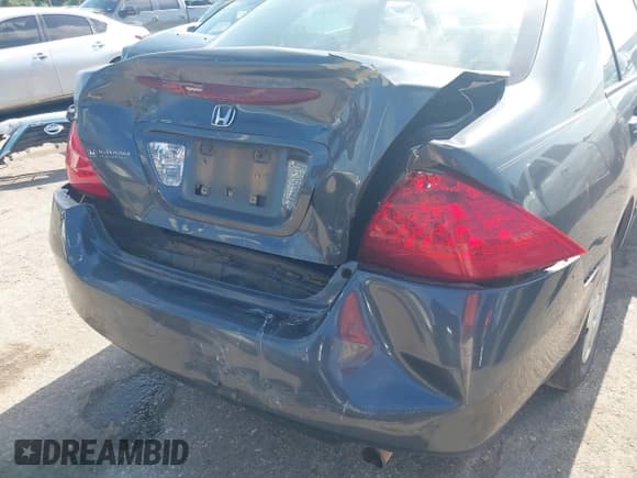 ✅ 2007 Honda Accord LX • VIN: 3HGCM56437G700174 • Lot: 42374860. Listed on IAAI with 257,073 mi. Free auction sales archive from the USA and detailed vehicle history report at DreamBid. Image 6.