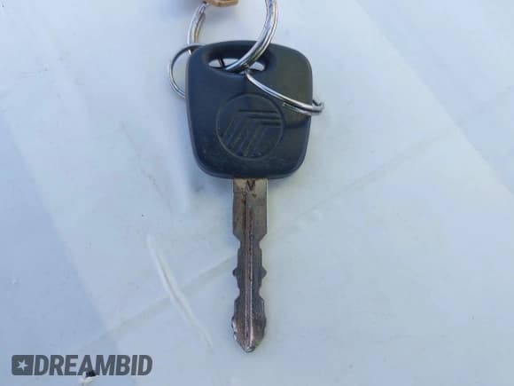 ✅ 2002 Mercury Cougar • VIN: 1ZWFT603725617814 • Lot: 42354235. Wystawiony na IAAI z przebiegiem 236 231 mil. Bezpłatny archiwum sprzedaży aukcyjnych z USA i szczegółowy raport historii pojazdu na DreamBid. Zdjęcie 11.