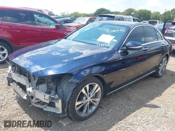 ✅ 2015 Mercedes-Benz C 300 • VIN: 55SWF4JB9FU053109 • Лот: 43066781. Опубликован ранее на IAAI с пробегом 201 643 миль. Бесплатный доступ к архиву аукционных продаж из США и подробный отчёт об истории автомобиля на DreamBid. Изображение 2.