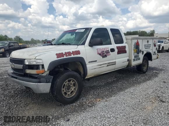 ✅ 2002 Chevrolet Silverado 1500 • VIN: 1GBHC29U62E300518 • Лот: 54900015. Опубликован ранее на Copart с пробегом Не указан. Бесплатный доступ к архиву аукционных продаж из США и подробный отчёт об истории автомобиля на DreamBid. Изображение 1.