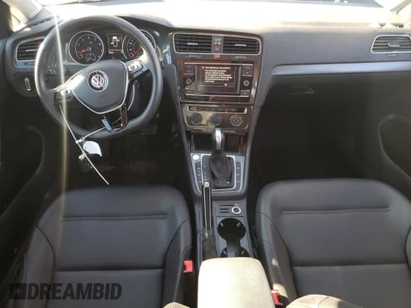 ✅ 2020 Volkswagen Golf TSI • VIN: 3VWG57AU7LM005527 • Lot: 93115685. Wystawiony na Copart z przebiegiem 57 644 mil. Bezpłatny archiwum sprzedaży aukcyjnych z USA i szczegółowy raport historii pojazdu na DreamBid. Zdjęcie 8.