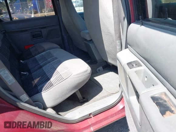 ✅ 1992 Ford Explorer Eddie Bauer • VIN: 1FMDU34X9NUD68865 • Лот: 42634529. Опубликован ранее на IAAI с пробегом 33 505 миль. Бесплатный доступ к архиву аукционных продаж из США и подробный отчёт об истории автомобиля на DreamBid. Изображение 8.