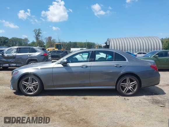 ✅ 2019 Mercedes-Benz E 300 • VIN: WDDZF4KB0KA598346 • Lot: 42905146. Listed on IAAI with 69,876 mi. Free auction sales archive from the USA and detailed vehicle history report at DreamBid. Image 14.
