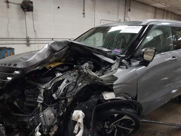 ✅ 2022 Mitsubishi Outlander SEL • VIN: JA4J4VA86NZ082369 • Lot: 42220477. Wystawiony na IAAI z przebiegiem 12 226 mil. Bezpłatny archiwum sprzedaży aukcyjnych z USA i szczegółowy raport historii pojazdu na DreamBid. Zdjęcie 16.