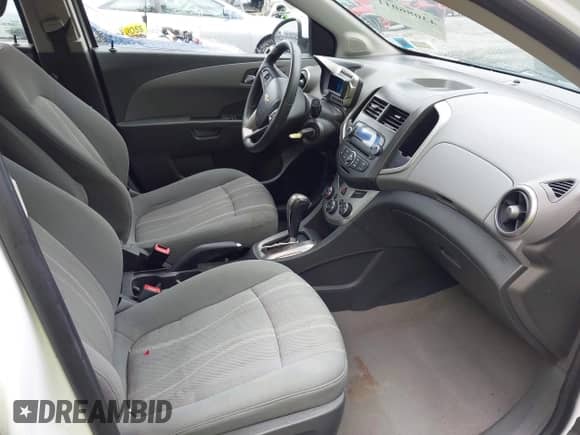 2015 Chevrolet Sonic LT с VIN 1G1JC5SG0F4135380, выставлен на аукционе IAAI как лот 43086011 с пробегом 66 085 миль миль и . История ставок и продаж доступна на DreamBid. Изображение 5.