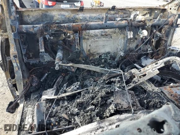 ✅ 2019 Chevrolet Silverado 1500 RST • VIN: 1GCUYEED7KZ424745 • Лот: 80755325. Опубликован ранее на Copart с пробегом Не указан. Бесплатный доступ к архиву аукционных продаж из США и подробный отчёт об истории автомобиля на DreamBid. Изображение 8.