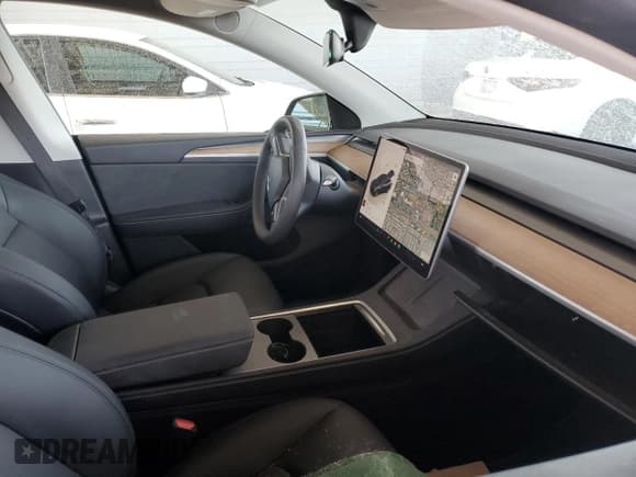 ✅ 2024 Tesla Model Y Long Range • VIN: 7SAYGDEE8RA226005 • Lot: 93294135. Listed on Copart with 15,121 mi. Free auction sales archive from the USA and detailed vehicle history report at DreamBid. Image 7.