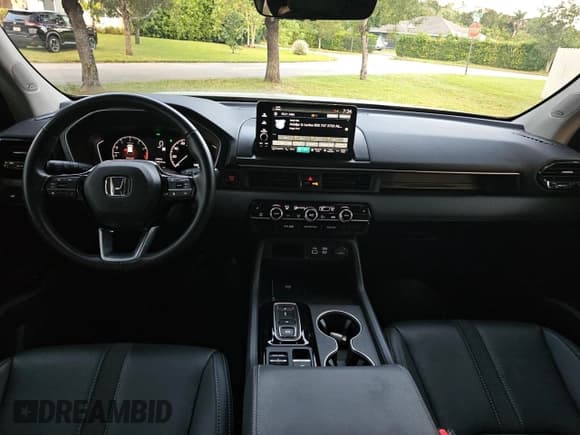 ✅ 2025 Honda Pilot Touring • VIN: 5FNYG1H79SB062345 • Lot: 93169915. Wystawiony na Copart z przebiegiem 10 913 mil. Bezpłatny archiwum sprzedaży aukcyjnych z USA i szczegółowy raport historii pojazdu na DreamBid. Zdjęcie 9.