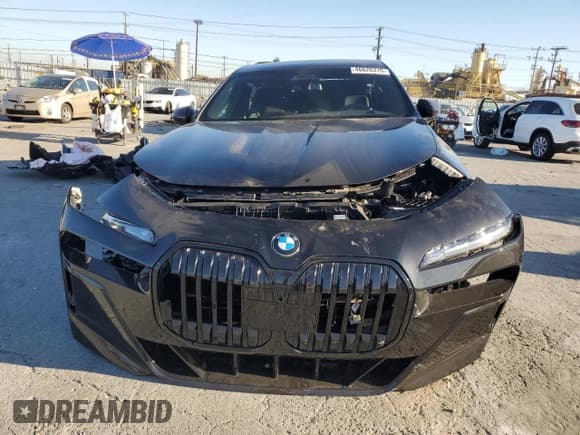 ✅ 2024 BMW 7 Series 760i xDrive • VIN: WBA33EJ01RCS87373 • Lot: 46626315. Wystawiony na Copart z przebiegiem Nie podano. Bezpłatny archiwum sprzedaży aukcyjnych z USA i szczegółowy raport historii pojazdu na DreamBid. Zdjęcie 5.