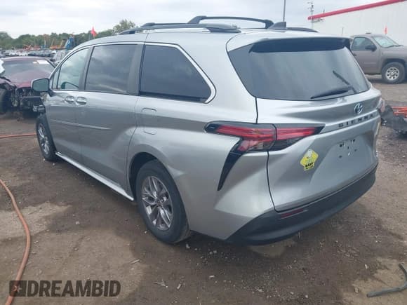 ✅ 2022 Toyota Sienna XLE • VIN: 5TDYRKEC4NS134912 • Lot: 43427761. Listed on IAAI with 52,317 mi. Free auction sales archive from the USA and detailed vehicle history report at DreamBid. Image 3.