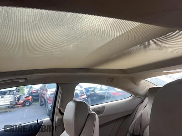 ✅ 2014 Mercedes-Benz C 250 • VIN: WDDGJ4HB1EG283988 • Lot: 86598175. Wystawiony na Copart z przebiegiem 139 842 mil. Bezpłatny archiwum sprzedaży aukcyjnych z USA i szczegółowy raport historii pojazdu na DreamBid. Zdjęcie 13.