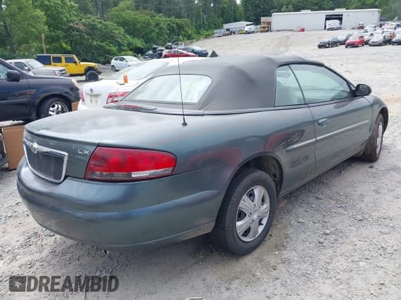 ✅ 2002 Chrysler Sebring LX • VIN: 1C3EL45R72N293370 • Lot: 42349554. Wystawiony na IAAI z przebiegiem 179 459 mil. Bezpłatny archiwum sprzedaży aukcyjnych z USA i szczegółowy raport historii pojazdu na DreamBid. Zdjęcie 4.