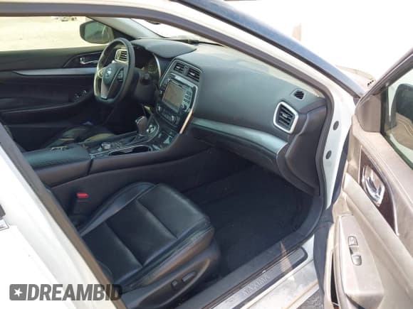 ✅ 2016 Nissan Maxima S • VIN: 1N4AA6AP2GC392803 • Лот: 43018428. Опубликован ранее на IAAI с пробегом 181 742 миль. Бесплатный доступ к архиву аукционных продаж из США и подробный отчёт об истории автомобиля на DreamBid. Изображение 5.