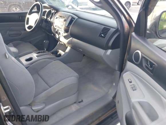✅ 2010 Toyota Tacoma PreRunner • VIN: 3TMKU4HN5AM025947 • Lot: 41330871. Listed on IAAI with 229,442 mi. Free auction sales archive from the USA and detailed vehicle history report at DreamBid. Image 5.