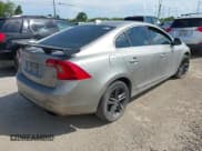 ✅ 2015 Volvo S60 T5 Drive-E Platinum • VIN: YV140MFD5F2318075 • Lot: 42581282. Wystawiony na IAAI z przebiegiem 133 346 mil. Bezpłatny archiwum sprzedaży aukcyjnych z USA i szczegółowy raport historii pojazdu na DreamBid. Zdjęcie 4.