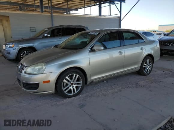 ✅ 2005 Volkswagen Jetta 2.5L • VIN: 3VWSF71K75M639543 • Lot: 52811025. Listed on Copart with 221,793 mi. Free auction sales archive from the USA and detailed vehicle history report at DreamBid. Image 1.