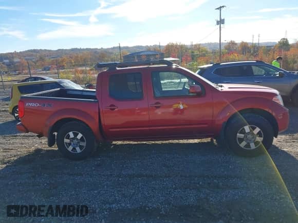 2012 Nissan Frontier SL z VIN 1N6AD0EV3CC445474, wystawiony jako IAAI lot #43616070 z przebiegiem 226 537 mil mil oraz . Historia ofert i sprzedaży dostępna na DreamBid. Obrazek 13.