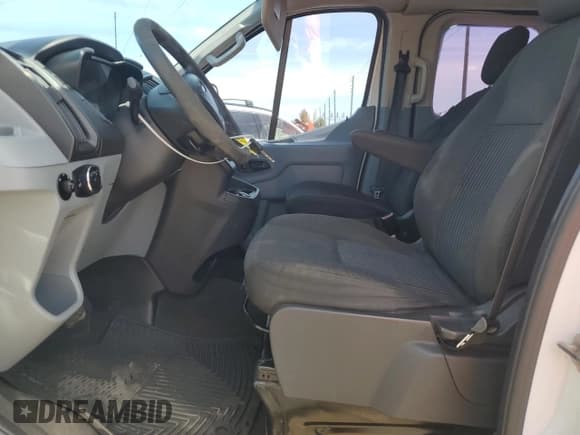 ✅ 2017 Ford Transit XL • VIN: 1FBZX2ZM9HKA20885 • Lot: 65899095. Wystawiony na Copart z przebiegiem 65 243 mil. Bezpłatny archiwum sprzedaży aukcyjnych z USA i szczegółowy raport historii pojazdu na DreamBid. Zdjęcie 7.