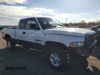 ✅ 1999 Dodge 1500 • VIN: 3B7HF13Z3XG198144 • Lot: 87295945. Wystawiony na Copart z przebiegiem 292 935 mil. Bezpłatny archiwum sprzedaży aukcyjnych z USA i szczegółowy raport historii pojazdu na DreamBid. Zdjęcie 4.