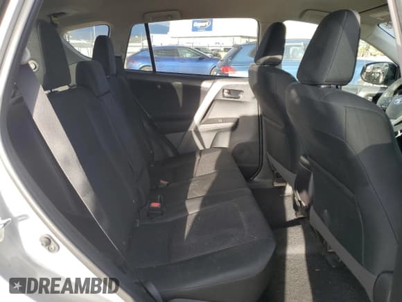 ✅ 2018 Toyota RAV4 LE • VIN: 2T3BFREV4JW793381 • Лот: 92096405. Опубликован ранее на Copart с пробегом 46 762 миль. Бесплатный доступ к архиву аукционных продаж из США и подробный отчёт об истории автомобиля на DreamBid. Изображение 11.